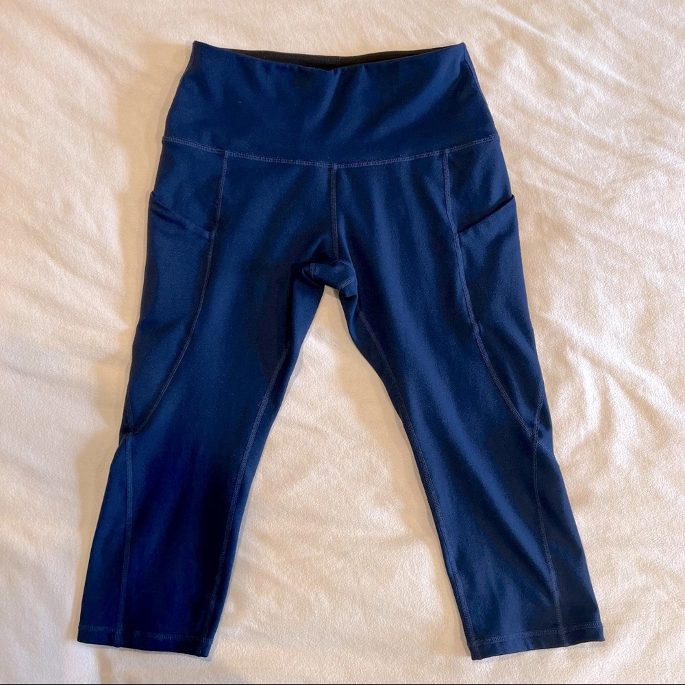 ODODOS Capri Leggings Small